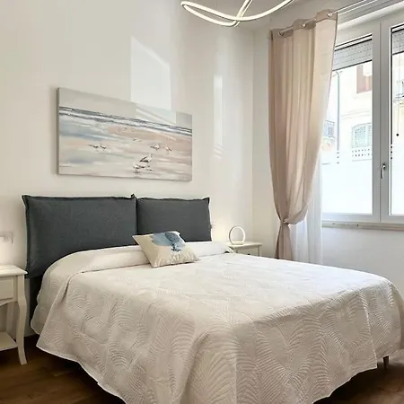 Golden Luxe - Modern Next The Apartmán Viareggio