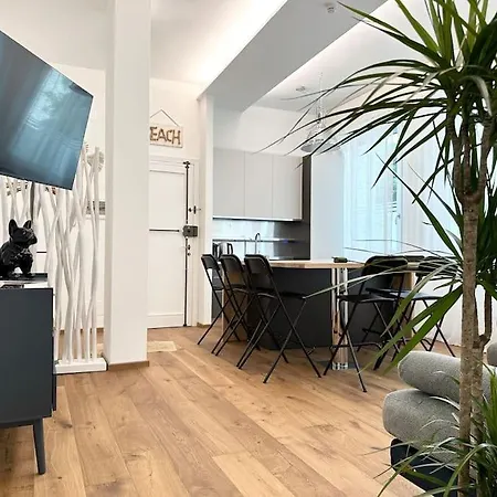 Golden Luxe - Modern Next The Apartmán *