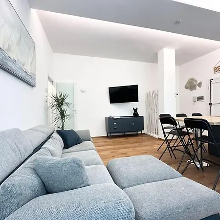 Golden Luxe - Modern Next The Viareggio