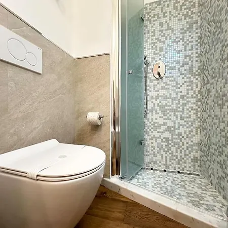 Golden Luxe - Modern Next The Apartmán *