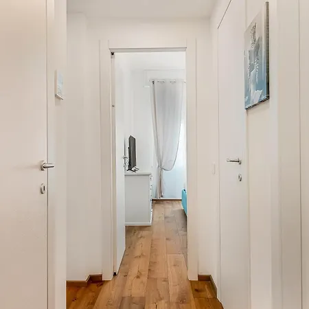 Golden Luxe - Modern Next The Viareggio