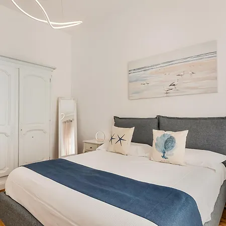 Golden Luxe - Modern Next The Viareggio