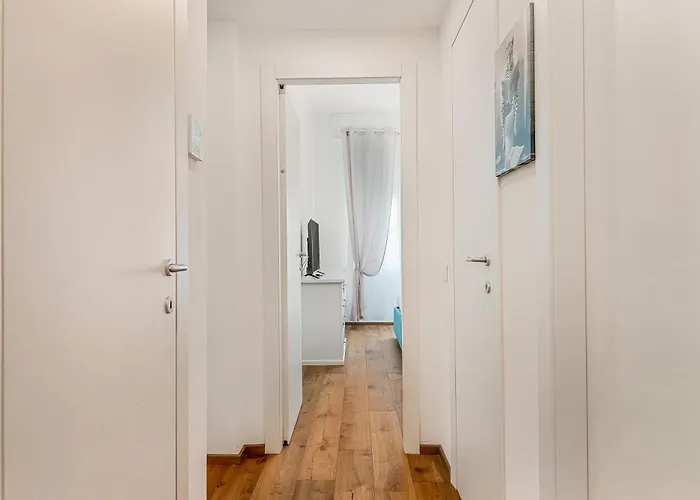 Golden Luxe - Modern Next The Viareggio