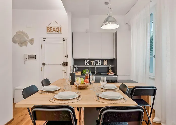 Golden Luxe - Modern Next The Apartament *