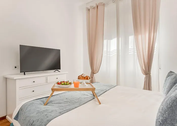 Golden Luxe - Modern Next The Apartament *