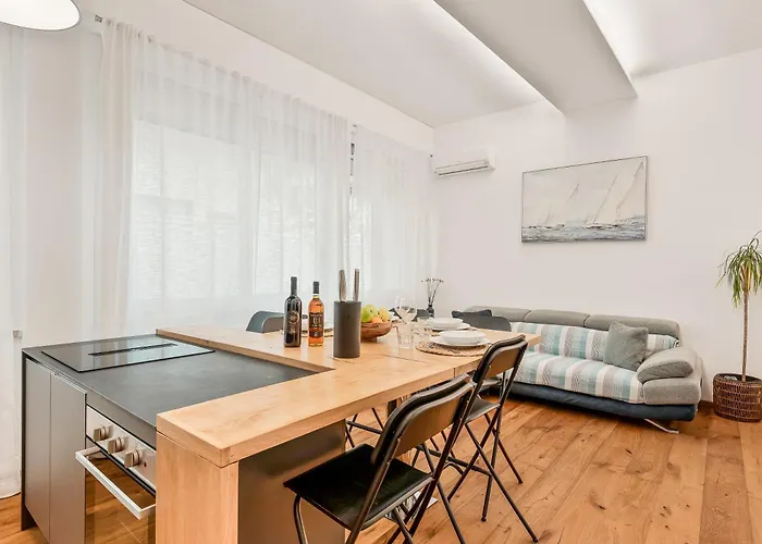 Golden Luxe - Modern Next The Viareggio