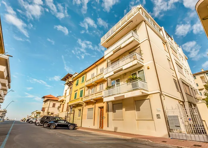 Golden Luxe - Modern Next The Apartament